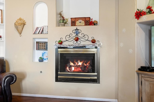 details featuring hardwood / wood-style floors