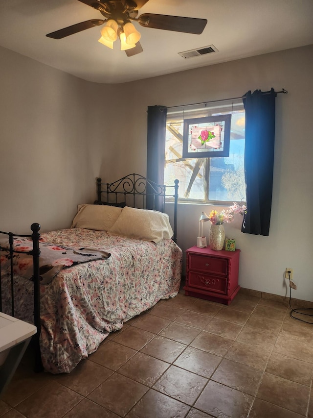 bedroom with ceiling fan