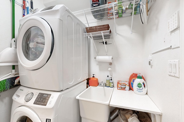 laundry room with sink and stacked washer and clothes dryer