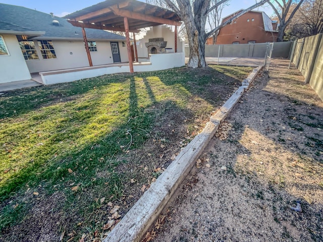 view of yard featuring a pergola