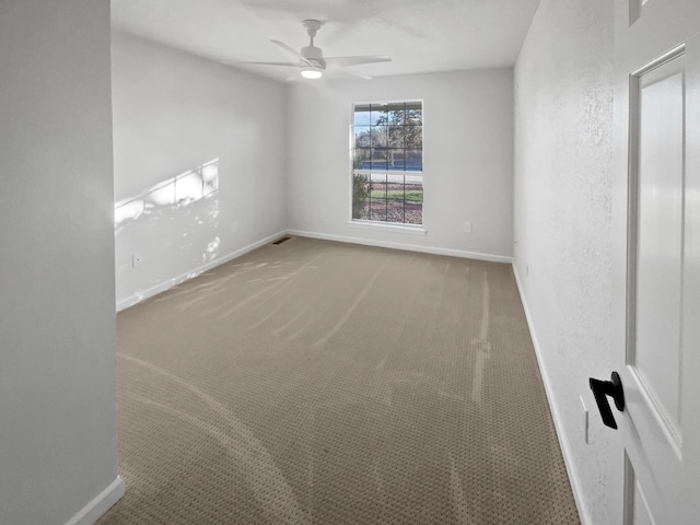 carpeted empty room featuring ceiling fan