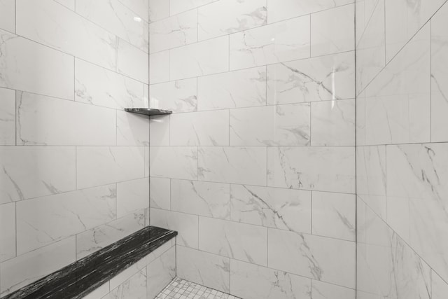 bathroom featuring tiled shower