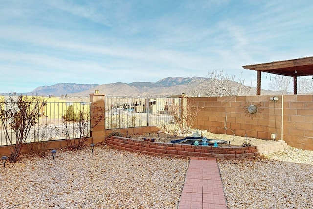 view of yard with a mountain view