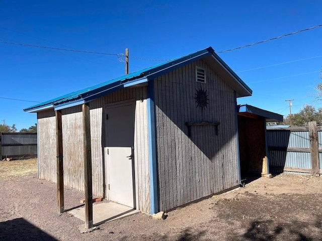 view of outdoor structure featuring an outdoor structure and fence