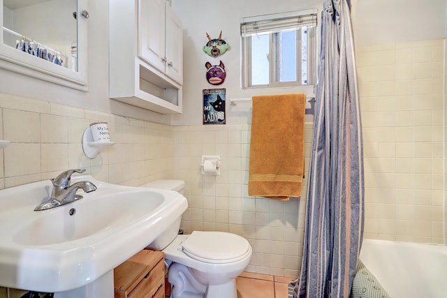 full bathroom featuring shower / bathtub combination with curtain, toilet, tile walls, and sink