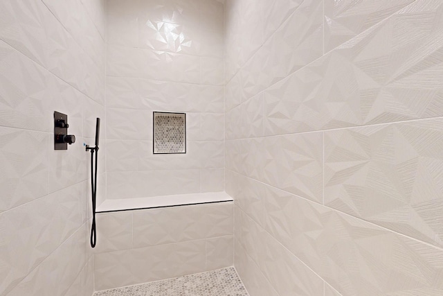 bathroom featuring tiled shower