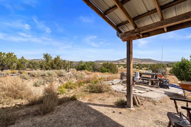 view of yard with a mountain view