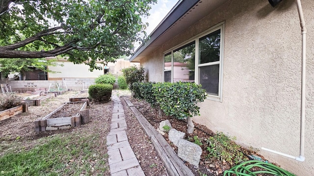 6311 Driscoll Ave NE, Albuquerque, NM 87109 - view of yard featuring a garden