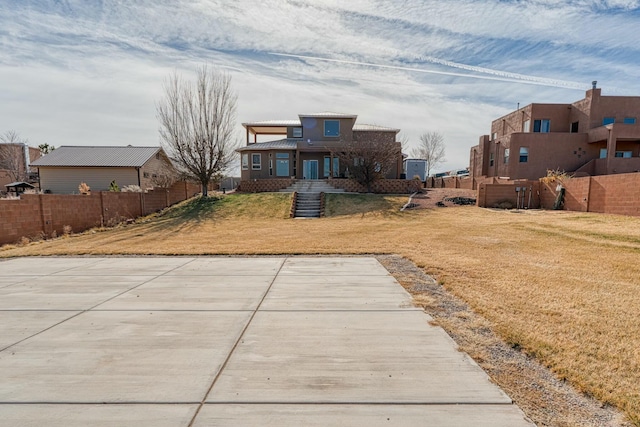 view of yard featuring a patio area