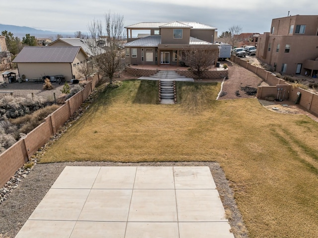 view of yard featuring a patio area