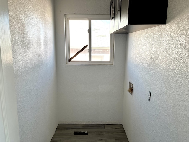 407 E Maloney Ave, Gallup, NM 87301 - washroom featuring wood finished floors, hookup for a washing machine, and a textured wall