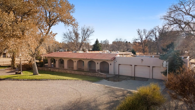 view of front facade featuring a garage and a front lawn