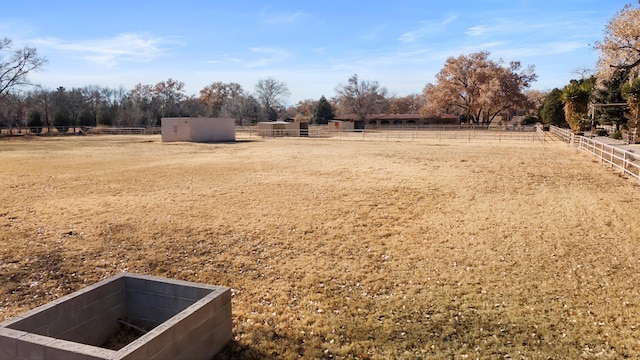 view of yard featuring a rural view