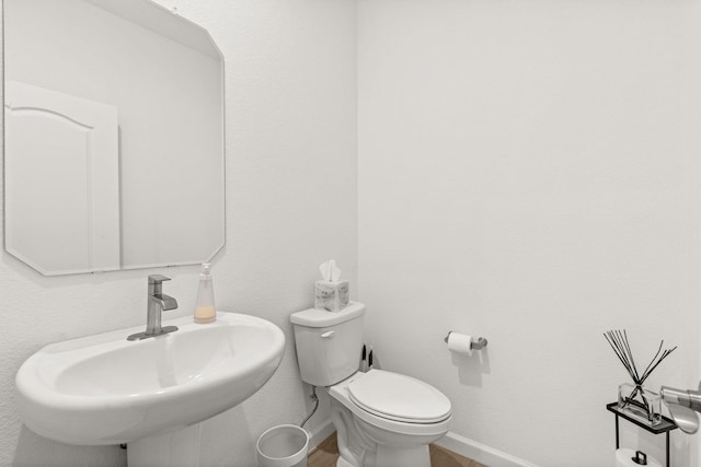 bathroom featuring sink and toilet