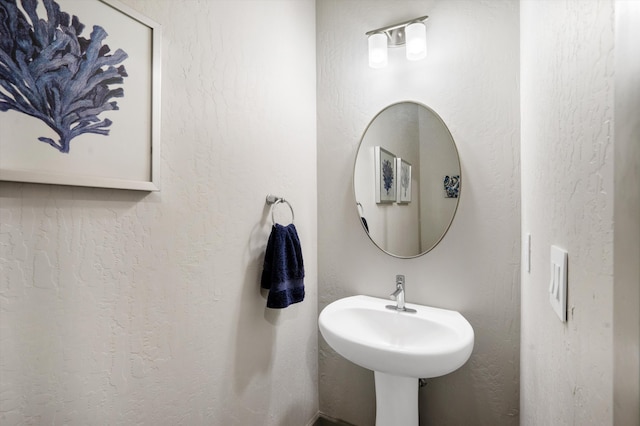 bathroom featuring sink