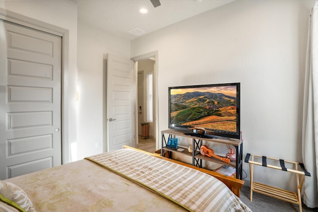 bedroom with ceiling fan