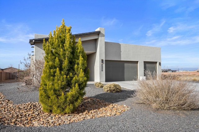 view of front facade featuring a garage