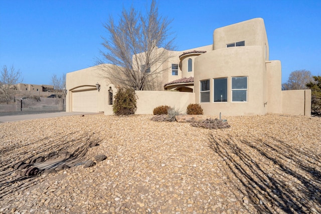 view of front facade featuring a garage