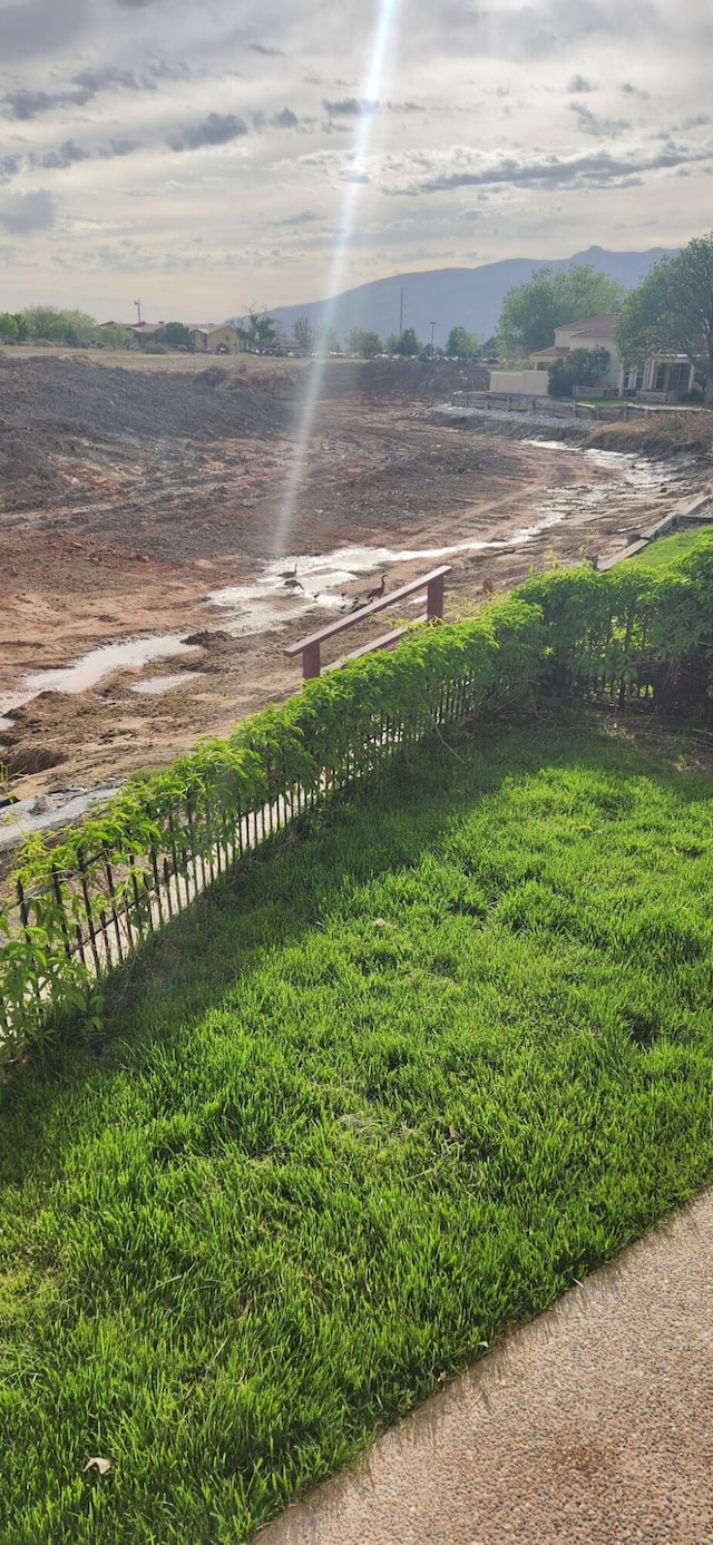 view of yard featuring a rural view