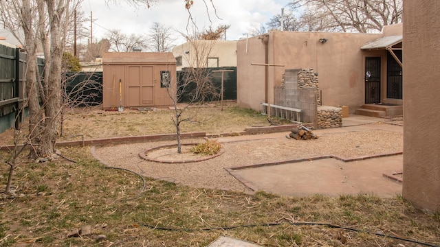 view of yard with a shed