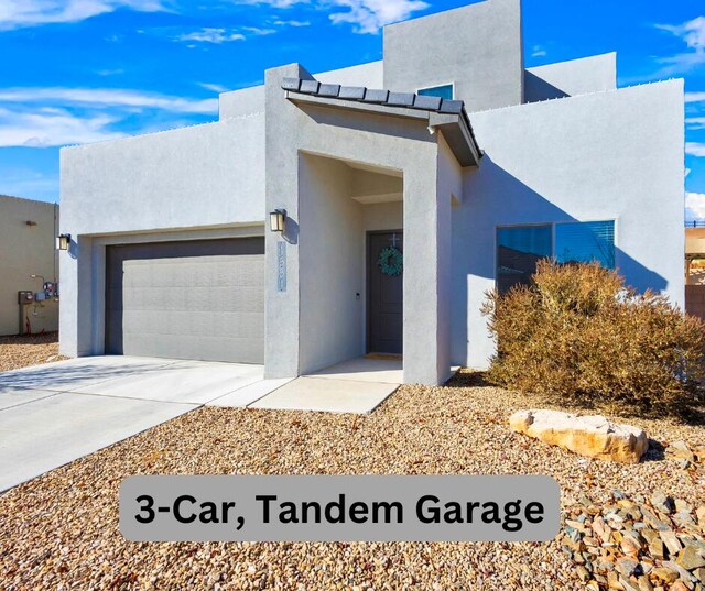 view of front facade with a garage