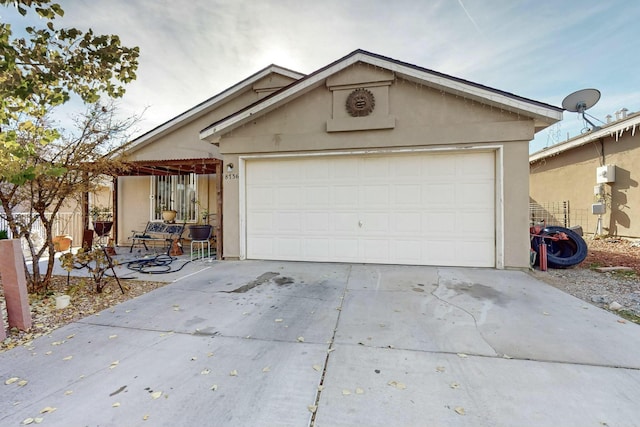 view of front facade featuring a garage