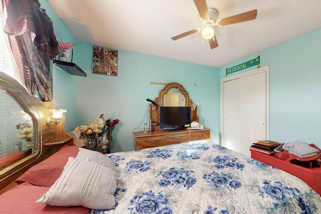 bedroom featuring ceiling fan and a closet