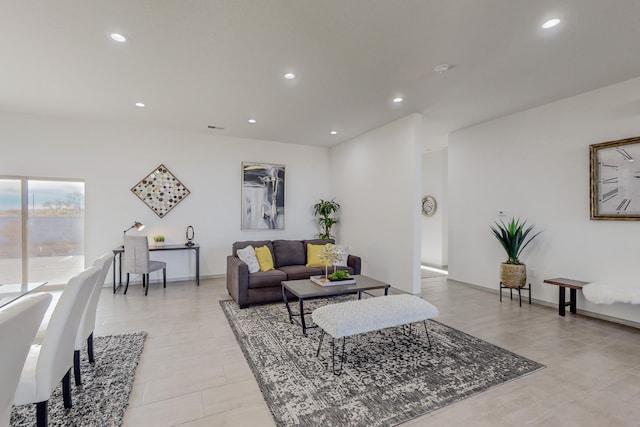 living area featuring visible vents, recessed lighting, and baseboards