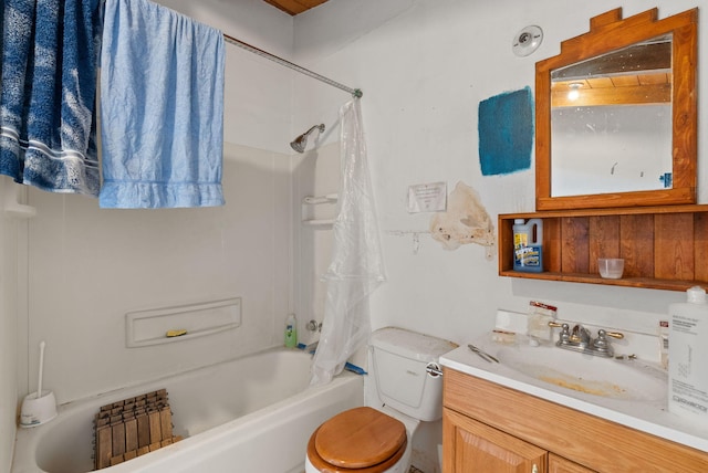 full bathroom with shower / tub combo with curtain, vanity, and toilet