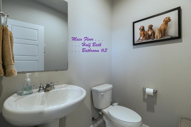 bathroom featuring toilet and sink