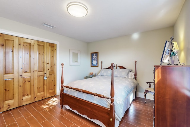 bedroom featuring a closet