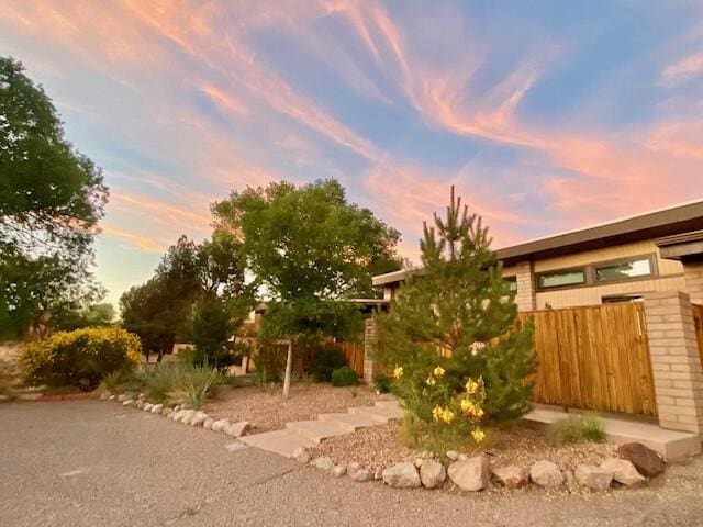 view of yard at dusk