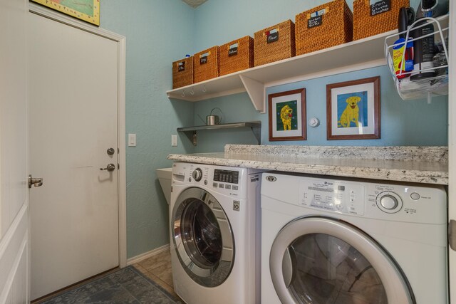 laundry room with tile patterned flooring and washing machine and clothes dryer