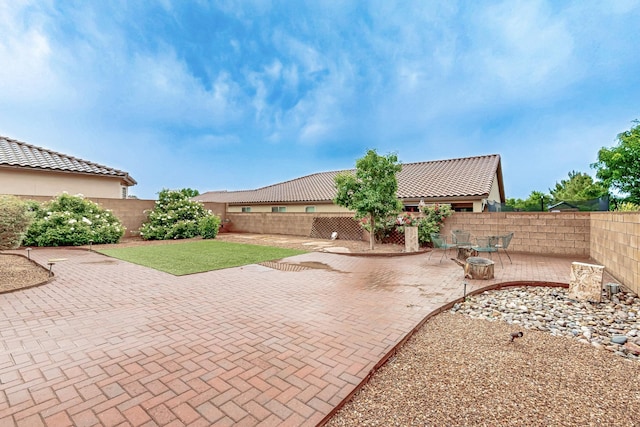 6704 Nueva Piedra St NW, Albuquerque, NM 87120 - fenced backyard with a patio