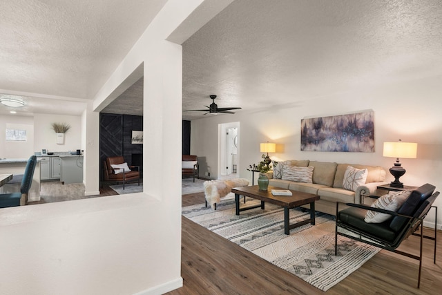 925 Avenida Estrellita NE, Albuquerque, NM 87110 - photo 3
