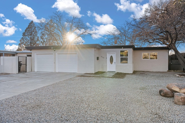 925 Avenida Estrellita NE, Albuquerque, NM 87110 - photo 2