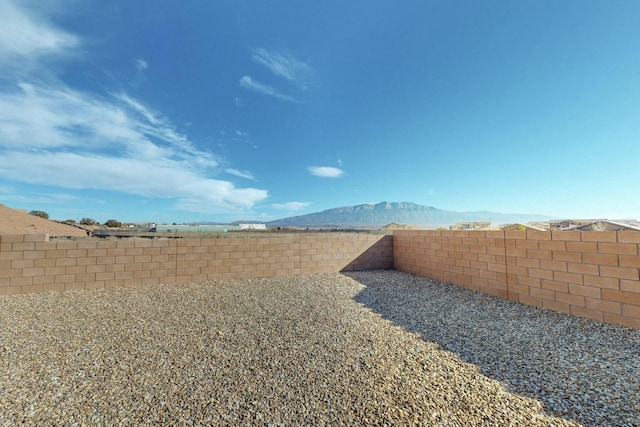 view of yard with a mountain view