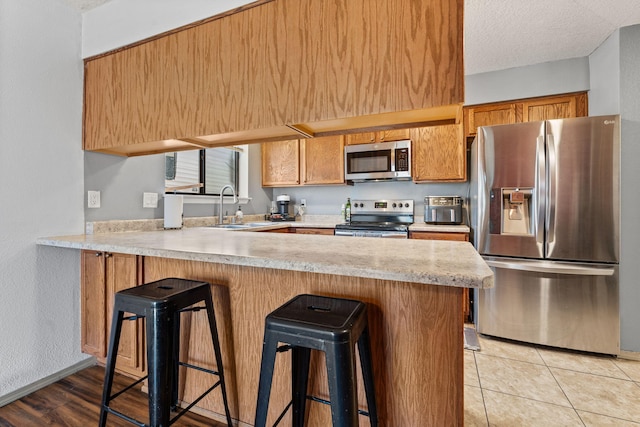 dining area featuring a textured ceiling, light tile patterned floors, and washing machine and clothes dryer