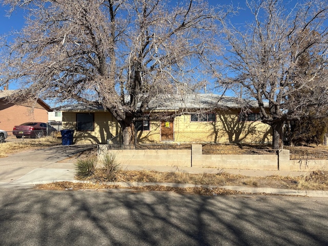 view of front of property