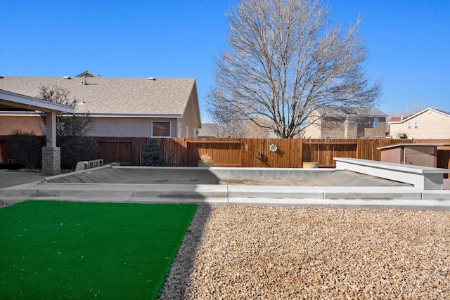 view of yard featuring a patio area