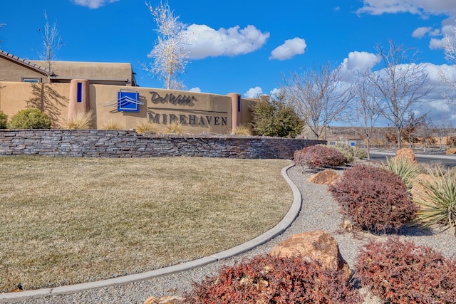 community sign featuring a lawn