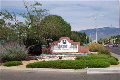 community / neighborhood sign featuring a mountain view