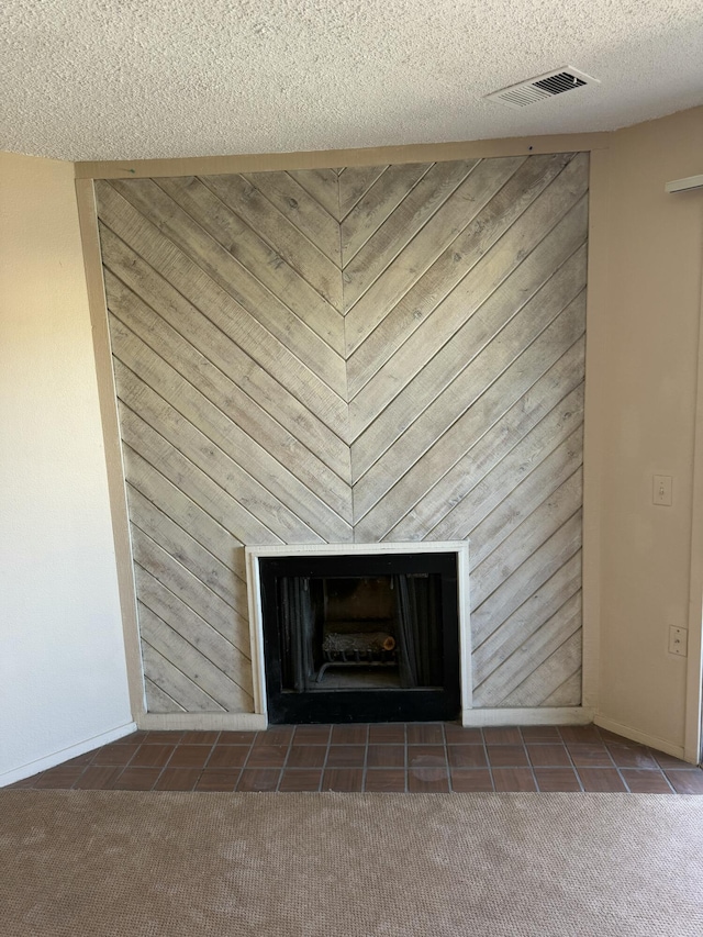 room details featuring a textured ceiling