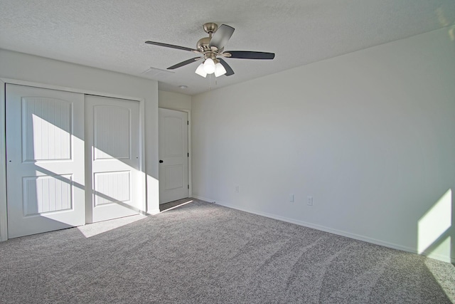 unfurnished room featuring ceiling fan, a textured ceiling, and carpet flooring