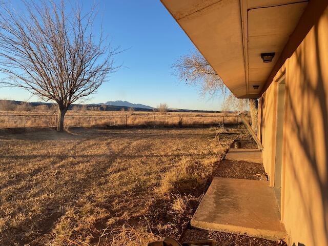 view of yard featuring a rural view