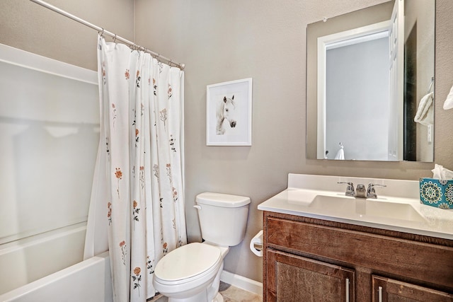 full bath with shower / bathtub combination with curtain, baseboards, vanity, and toilet