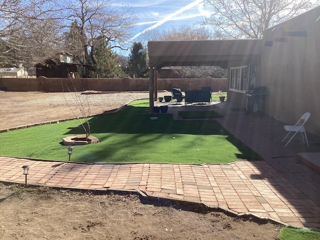 view of yard featuring a patio area