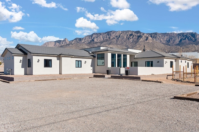 view of front of property featuring a mountain view