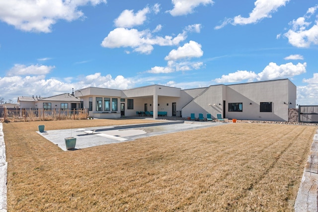 back of house featuring a lawn