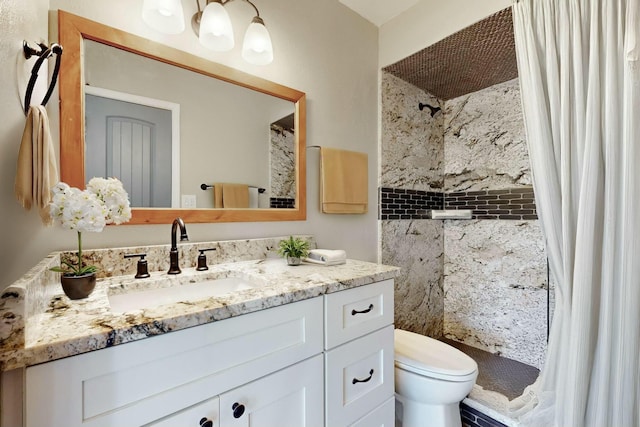 bathroom with curtained shower, toilet, and vanity